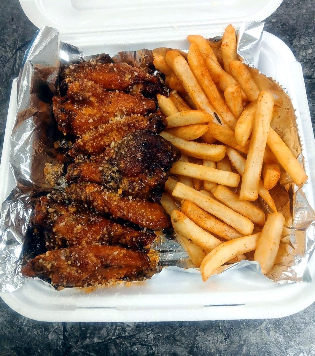 Garlic parmesan wings with seasoned fries